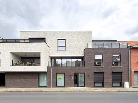 gelijkvoers appartement met twee slaapkamers en tuin in het hartje van beveren