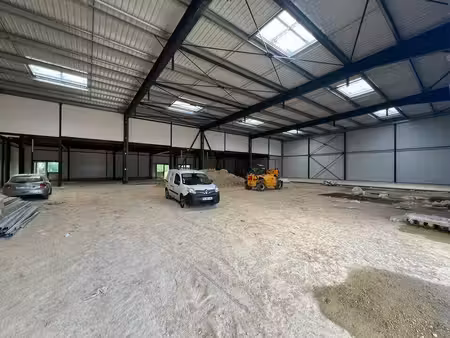 vente local d’activités 405m² à 738m²
