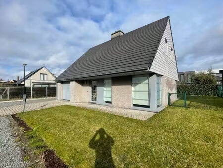 mooie instapklare villa gelegen in een rustige en recente woonwijk