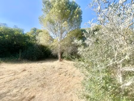 terrain à bâtir de 800 m²