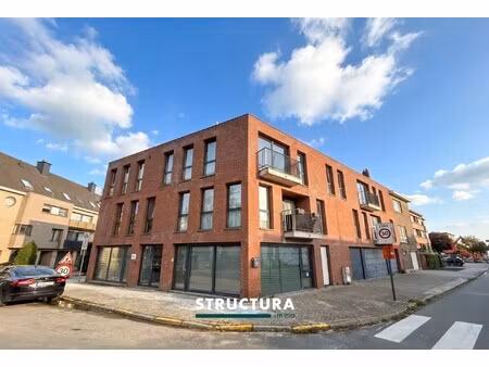 appartement met staanplaats en terras