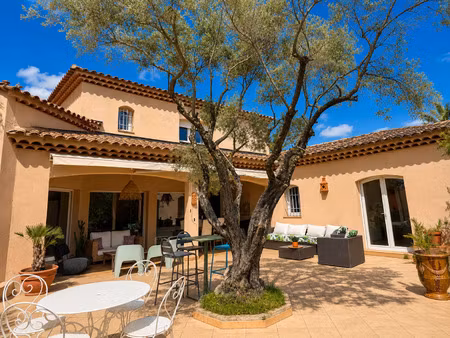 vente maison 8 pièces 230 m² la crau (83260)