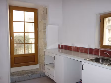 location appartement 4 pièces 79 m² à uzès (30700)