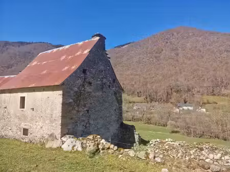 ancienne maison habitation et grange à restaurer
