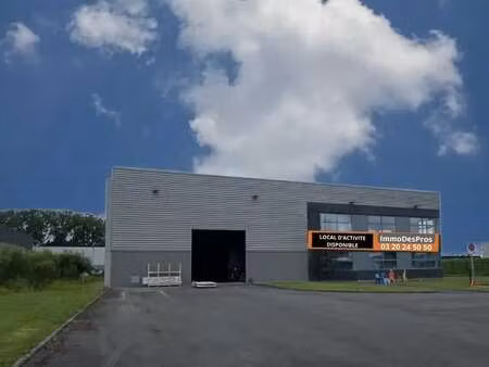 vente local d'activités 2 100 m²