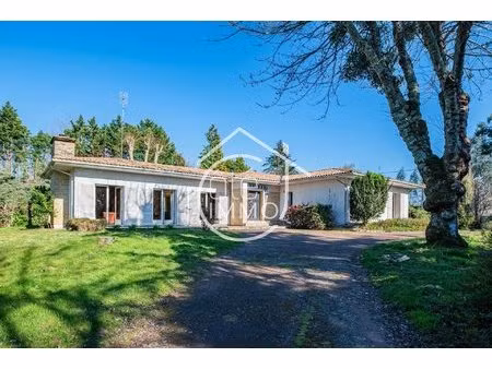 port sainte foy et ponchapt : maison des années 70