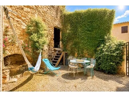 maison de caractère avec jardin  garage et dépendances - centre de rousset - 135m2