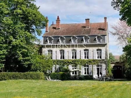 palais de 909 m² en vente saint-justin  france