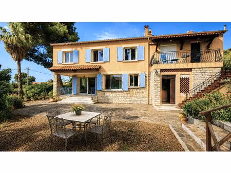 vente maison 8 pièces  172.00m²  carqueiranne