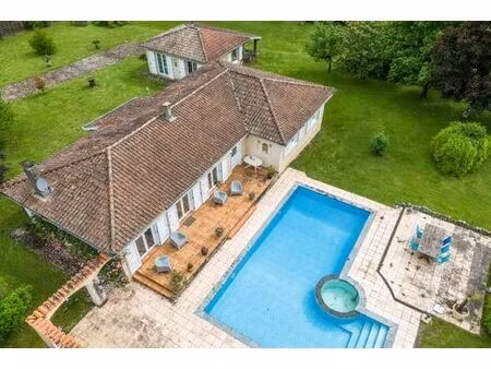 maison de luxe de 7 pièces en vente à mane  france