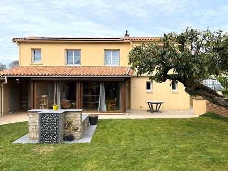 vente maison à cerizay (79140) : à vendre / 140m² cerizay