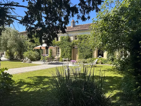 vente maison 4 pièces 210 m² à saint-pierre-de-juillers (17400)  397 000 €