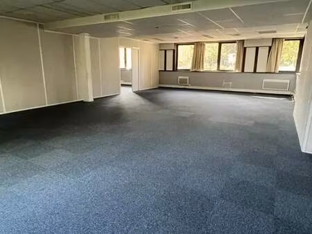 location bureaux 250 m² à 1 050 m²