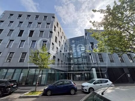 location bureaux 160 m² à 3 147 m²