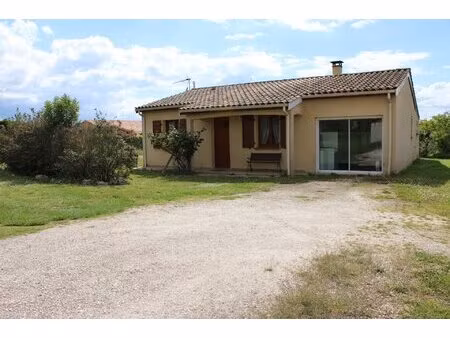 charmante maison individuelle avec grand terrain clôturé