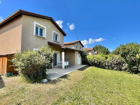 maison t5 de 99 m² à l'isle-d'abeau (trois vallons)