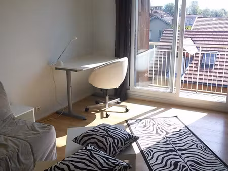 location appartement 1 pièces 28m2 grenoble 38000 - 596 € - surface privée