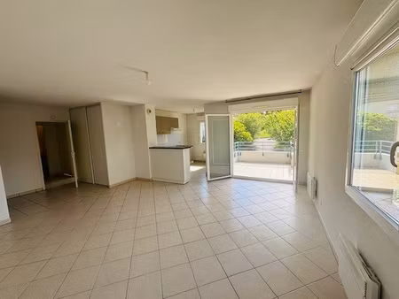 appartement t3 montrabe + terrasse
