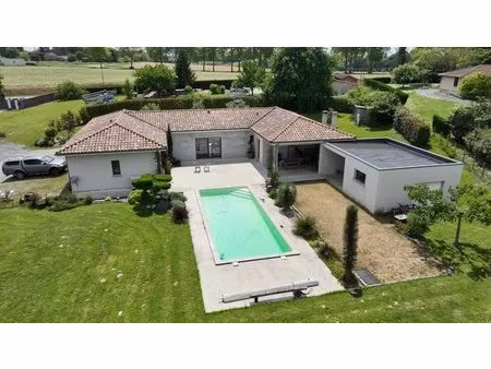 villa contemporaine de 2017  4 garages  carport  piscine  pool house  terrain boisé de...