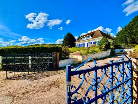 maison bourguignonne de caractère avec vue dégagée sur la campagne