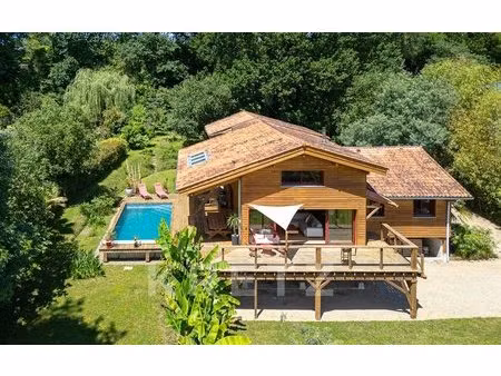 villa contemporaine en bois élégance naturelle  calme et vue m