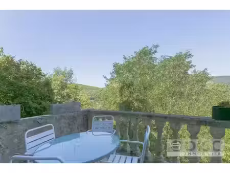 bel appartement avec terrasse et vues imprenables dans le centre médiéval de penne