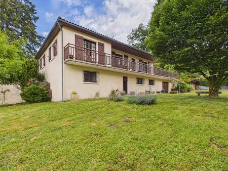 charmante maison spacieuse avec potentiel de revenu