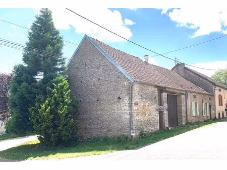 maison de village en pierres avec grange
