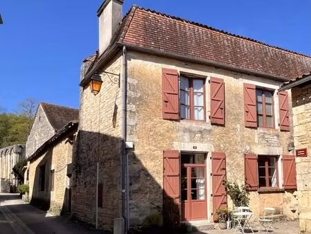 maison merveilleuse à nanteuil avec gite et commerces à pied