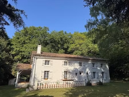 belle maison avec étang  aucun voisin proche