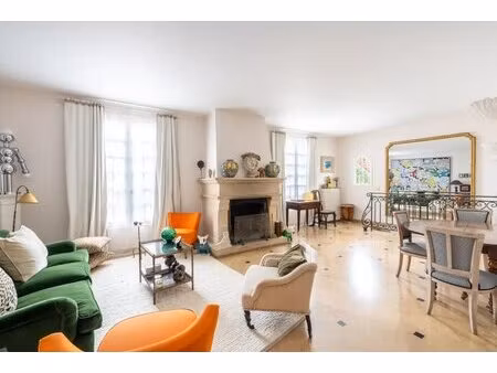 maison de 7 pièces de 140 m² à suresnes
