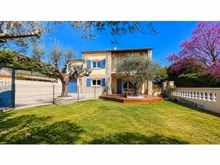exclusivite villa 211m² 11 pieces 7 chambres terrain 714m² piscine pool house 26110 drome.
