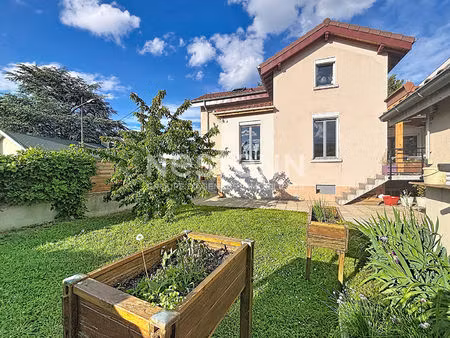 maison bron 4 pièces (t4) - 92m2 - 3 chambres - rénovée - garage & cave - 69500 bron