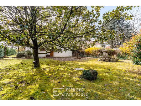 maison avec terrasses et jardin