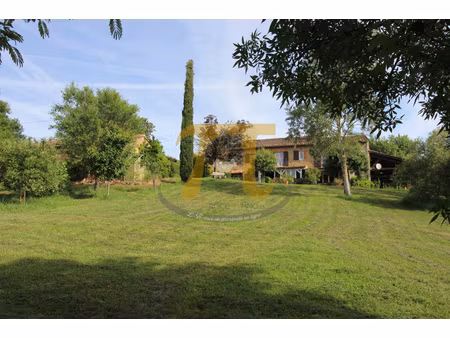 grande maison en pierre avec piscine   intégrant un gîte 4 places - par arboré de 2 hectar