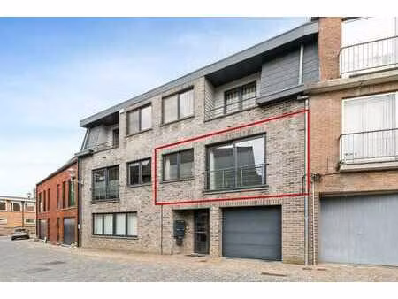 appartement chaleureux avec grande terrasse et 2 chambres