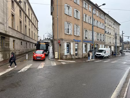 local commercial 5 pièces - 64 m²