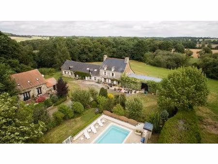 propriété de caractère en bretagne avec grand gîte  piscine et 1 6 hectare résidence...