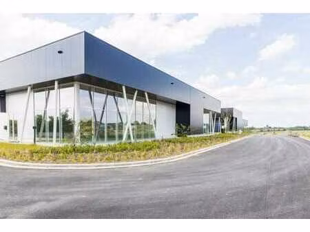 entrepôt + showroom + bureaux 350m²- neuf très vitré