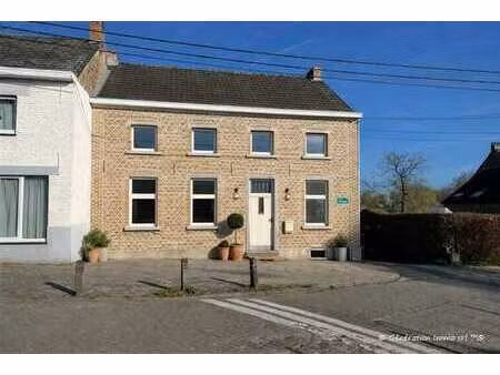 maison villageoise avec beau volume à rénover