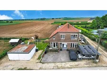 maison avec appartement de 2 chambres. opportunité rare !