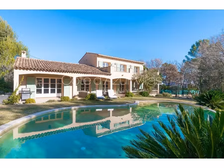 villa de luxe à louer dans le quartier le village