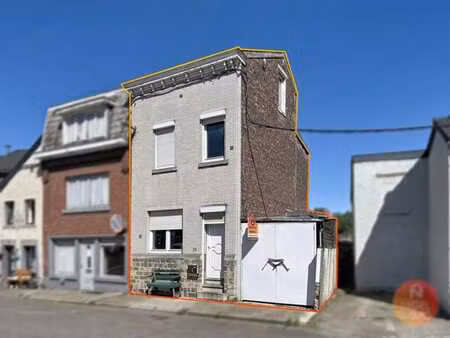 wandre 3f  bon état général  3 chs  peb:d  cour
