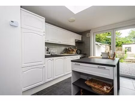 maison à vendre avec terrasse et jardin   la bouverie (vbe24048)