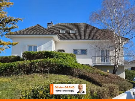 grande maison familiale avec garage et jardin - proche centre-bourg et commodités