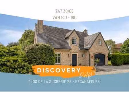 résidence villa rustique au milieu d'une oasis de verdure de