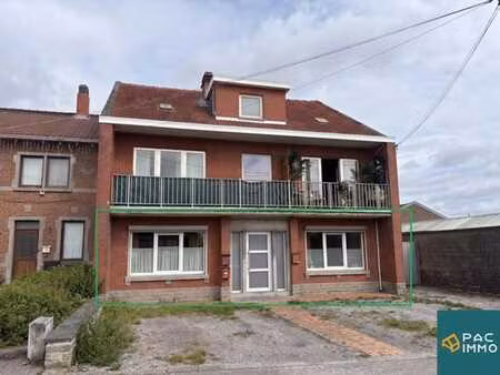 rdc de ±140m²  2ch  terrasse  jardin  2 garages  elec ok.