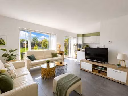 3 façades à luingne avec 3 chambres  garage et jardin.