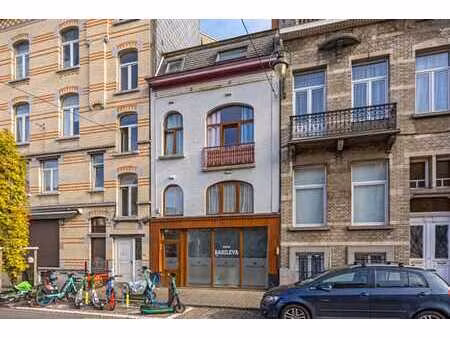 maison de commerce et habitation à tour & taxis