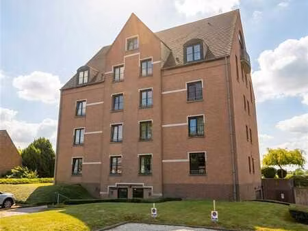 bel appt avec grande terrasse - 850 € + 70 € charges commune
